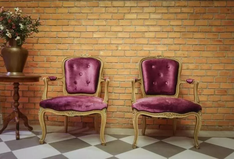 ホテル The Old Inn