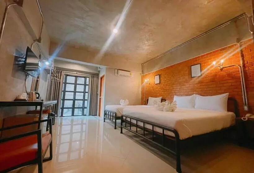 ホテル The Old Inn