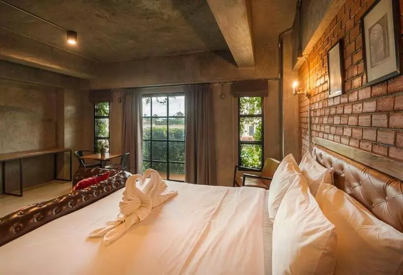 ホテル The Old Inn