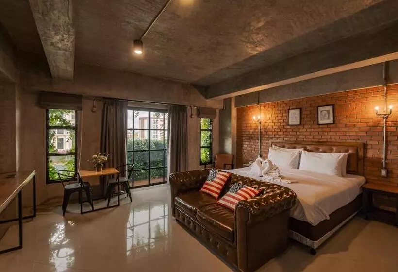 ホテル The Old Inn