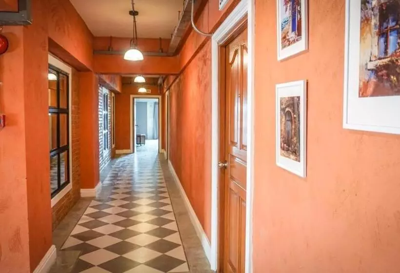 ホテル The Old Inn