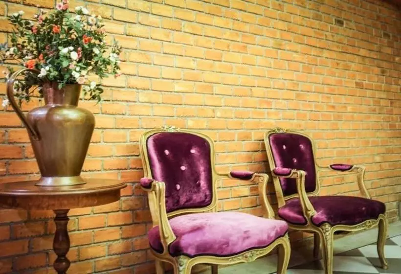 ホテル The Old Inn