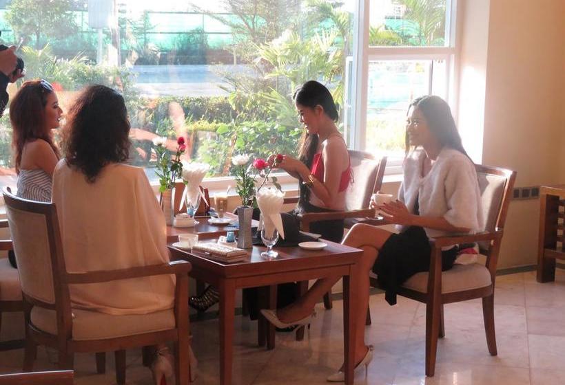 هتل The  Grand Ace