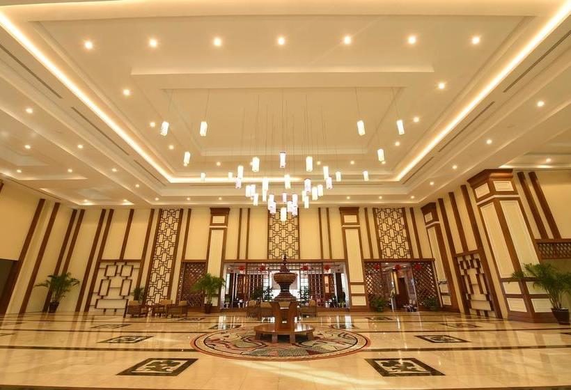 هتل The  Grand Ace