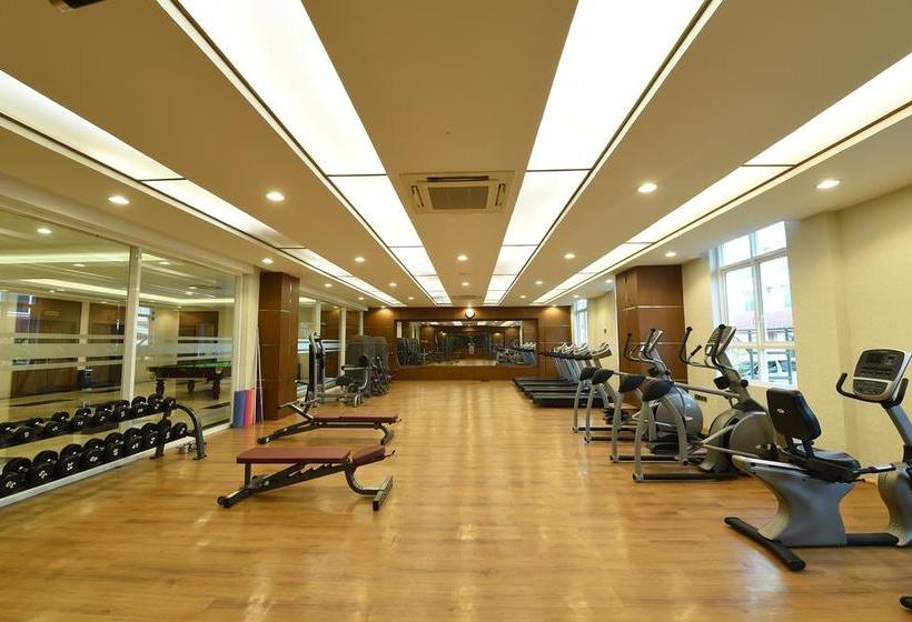 هتل The  Grand Ace