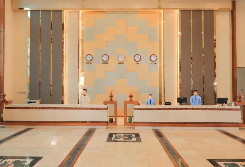 هتل The  Grand Ace