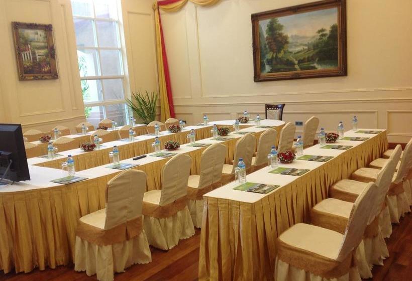 هتل The  Grand Ace