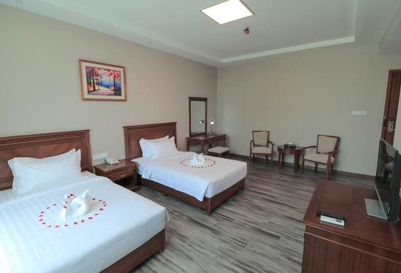 هتل The  Grand Ace