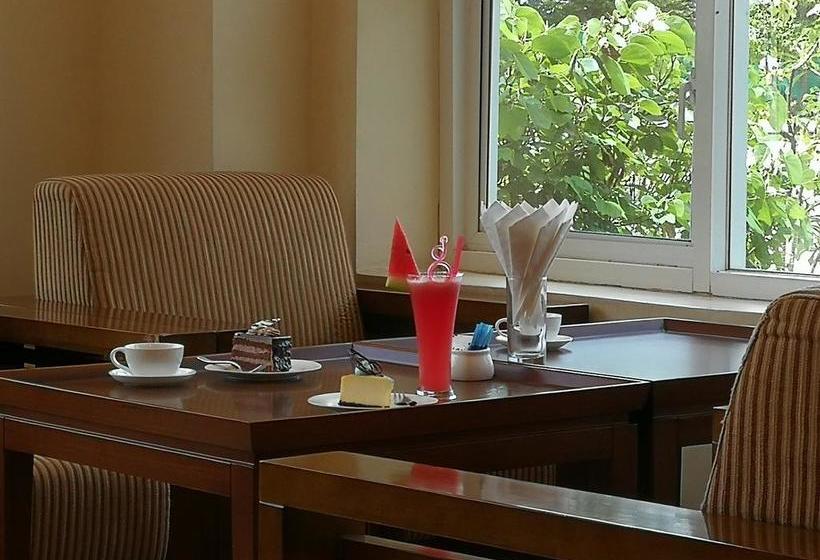 هتل The  Grand Ace