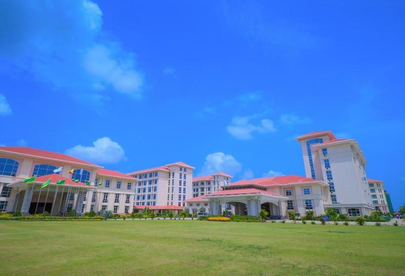 هتل The  Grand Ace