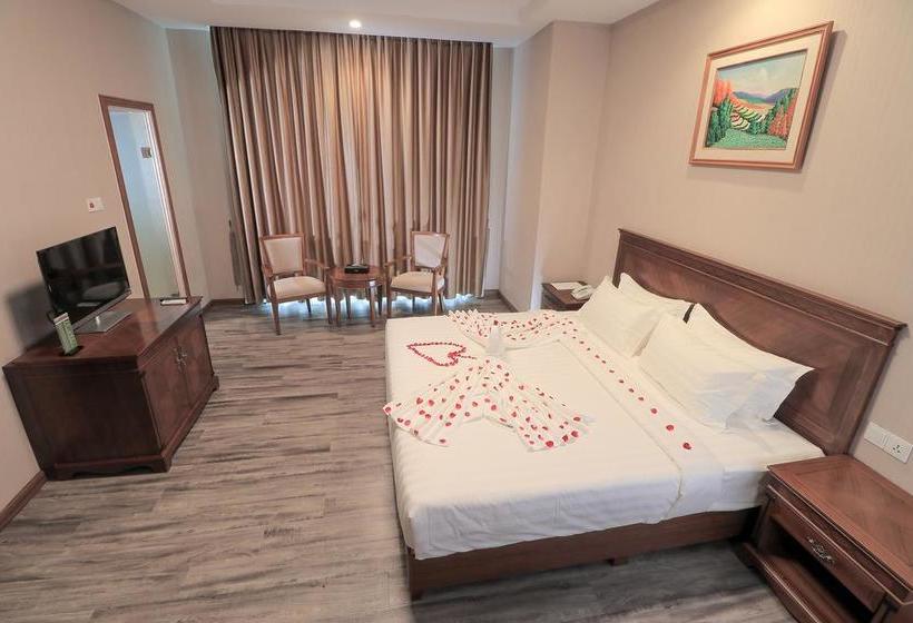 هتل The  Grand Ace