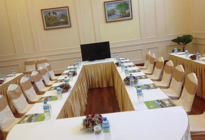 هتل The  Grand Ace