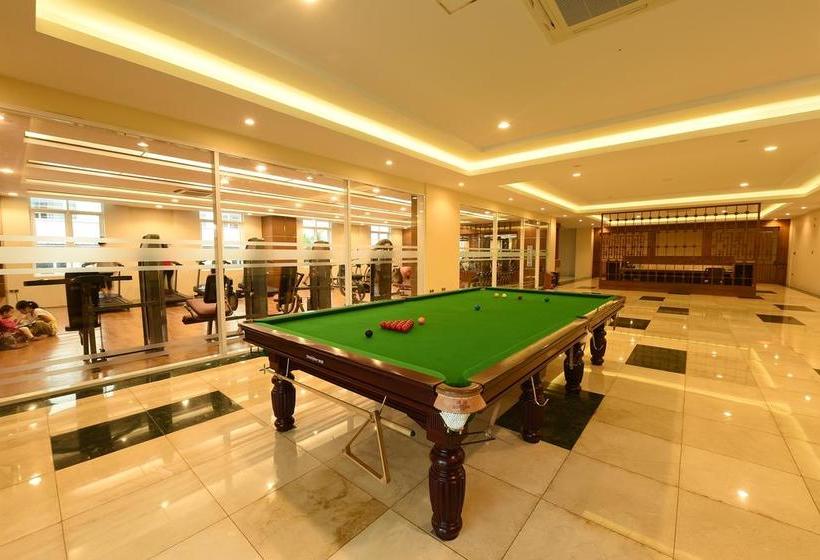 هتل The  Grand Ace