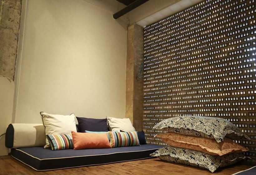 호텔 Ang Mor Lao Poshtel Adults Only Hostel