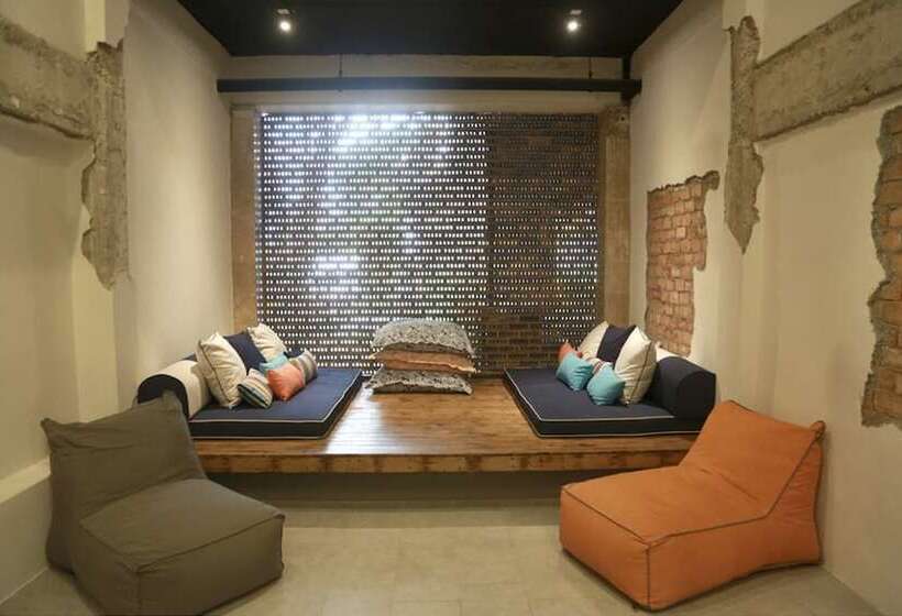 호텔 Ang Mor Lao Poshtel Adults Only Hostel