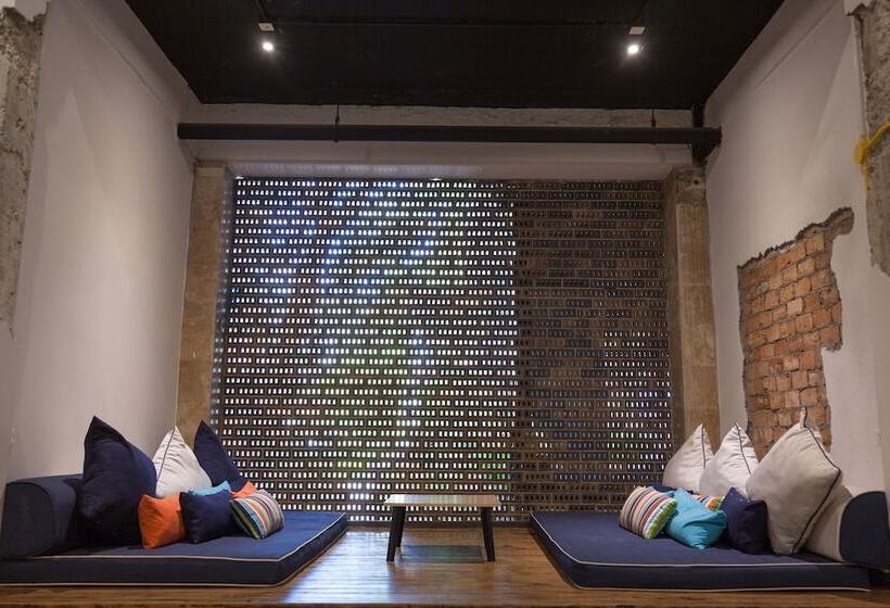 호텔 Ang Mor Lao Poshtel Adults Only Hostel