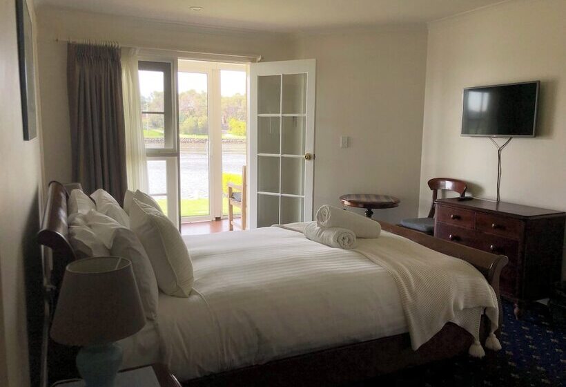 בית מלון כפרי Douglas Riverside