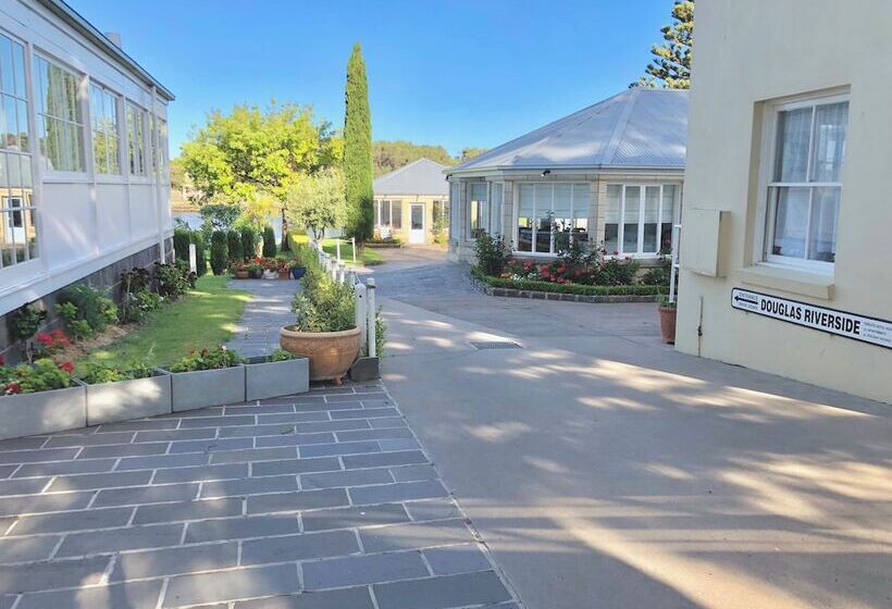 בית מלון כפרי Douglas Riverside