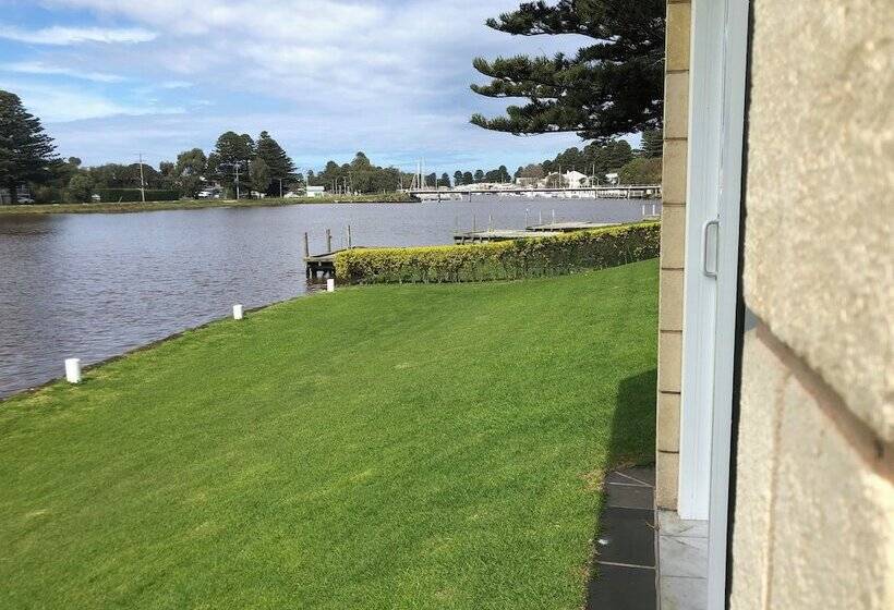 בית מלון כפרי Douglas Riverside