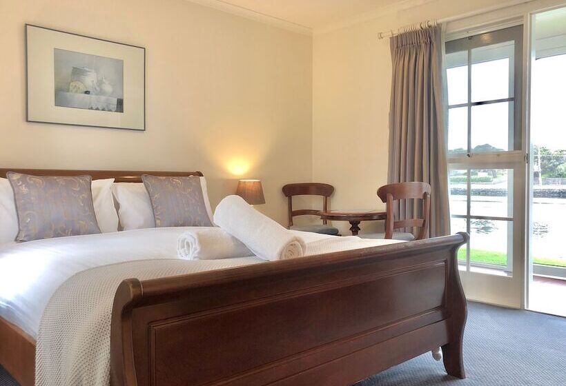 בית מלון כפרי Douglas Riverside