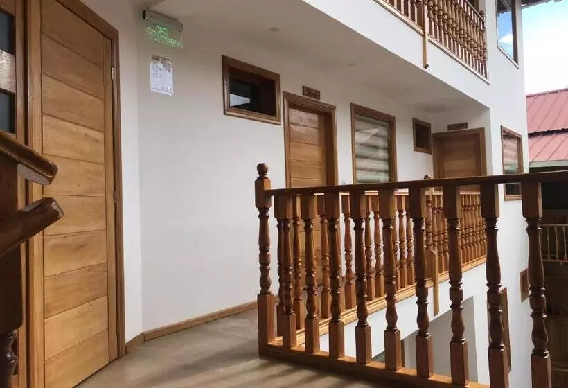 Community Hostel Alausi