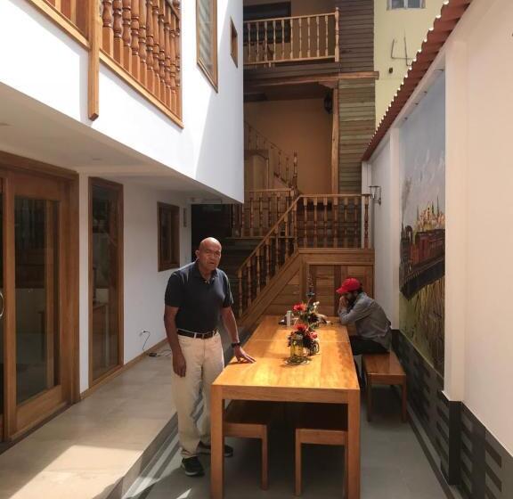 Community Hostel Alausi