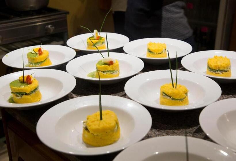 Community Hostel Alausi