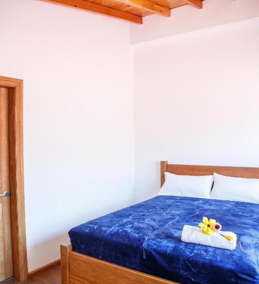 Community Hostel Alausi