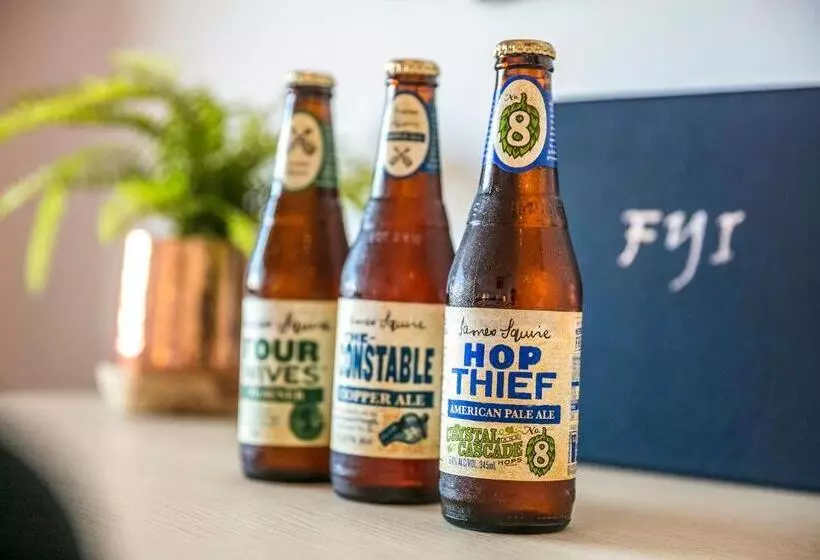 Hotelli Nightcap At The Cheeky Squire