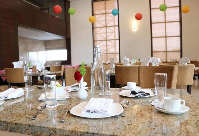 בית מלון כפרי Regenta Central Indore