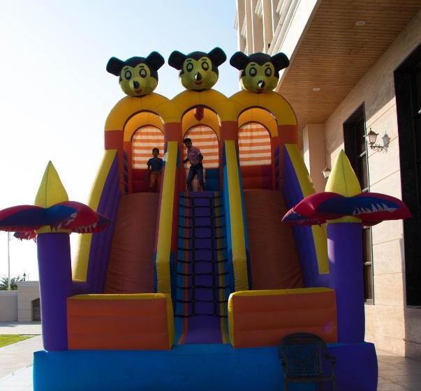 בית מלון כפרי Regenta Central Indore