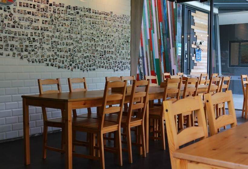 تختخواب و صبحانه Dou House