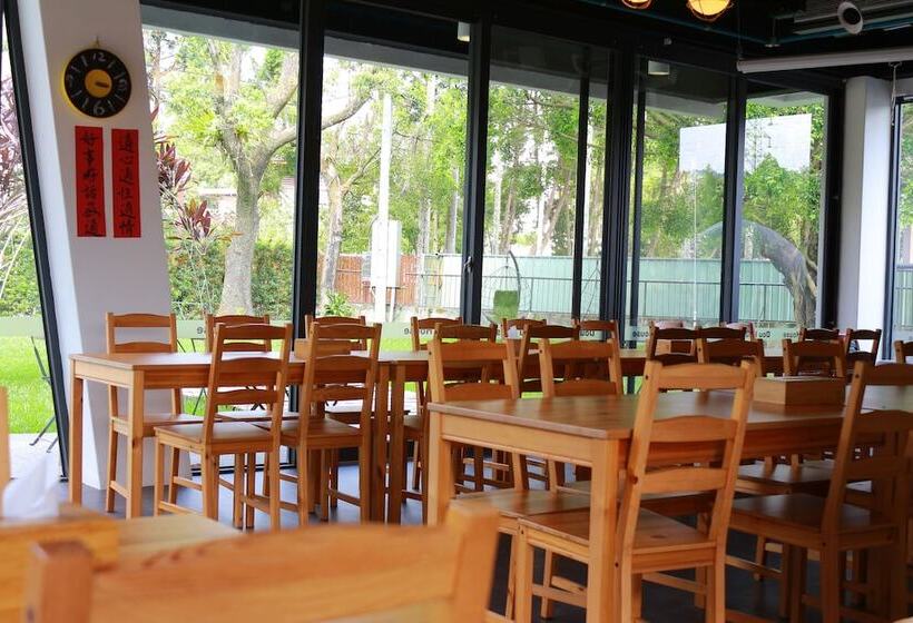 تختخواب و صبحانه Dou House