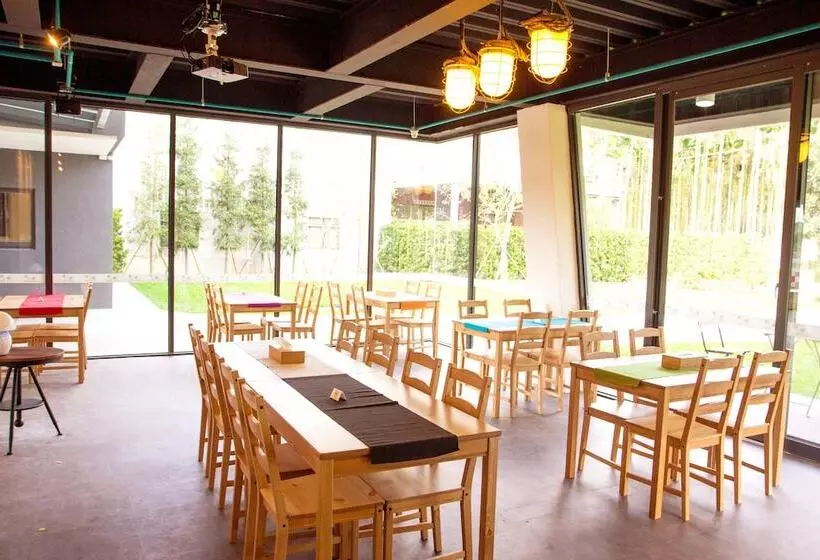 تختخواب و صبحانه Dou House