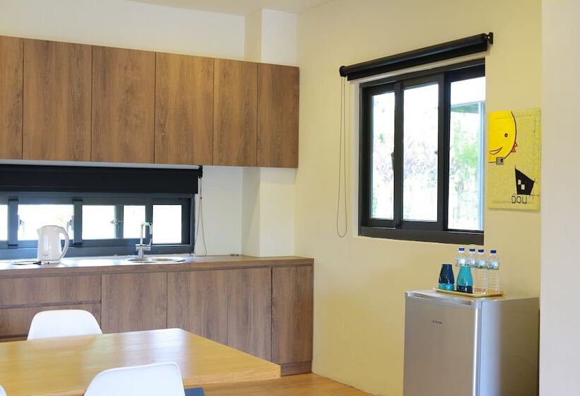 تختخواب و صبحانه Dou House