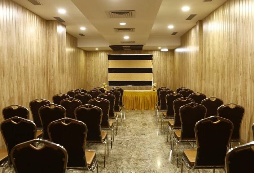 ホテル Cygnett Park Di Arch