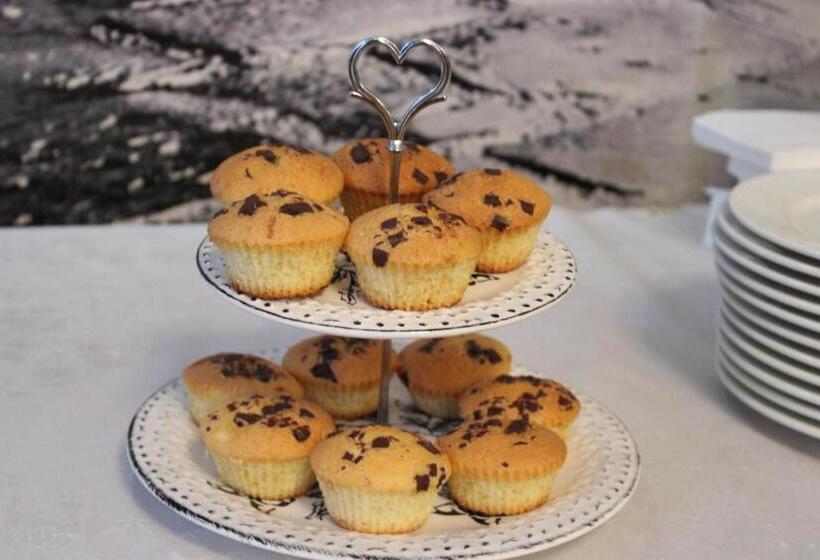 تختخواب و صبحانه Orange