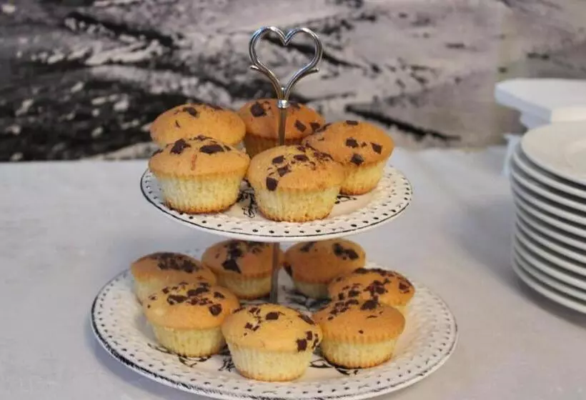 تختخواب و صبحانه Orange