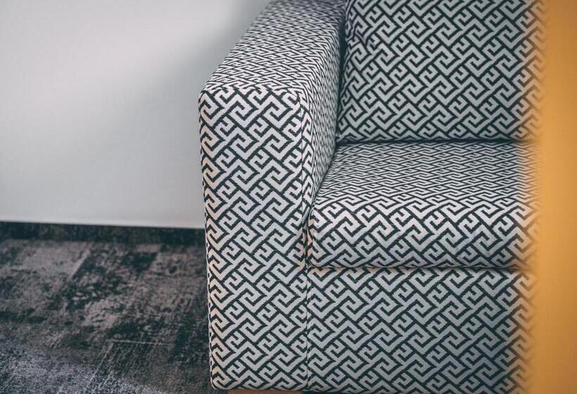 تختخواب و صبحانه Orange