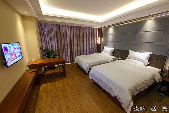 Hotel Chinese Yew Lake