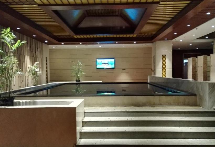 Hotel Chinese Yew Lake