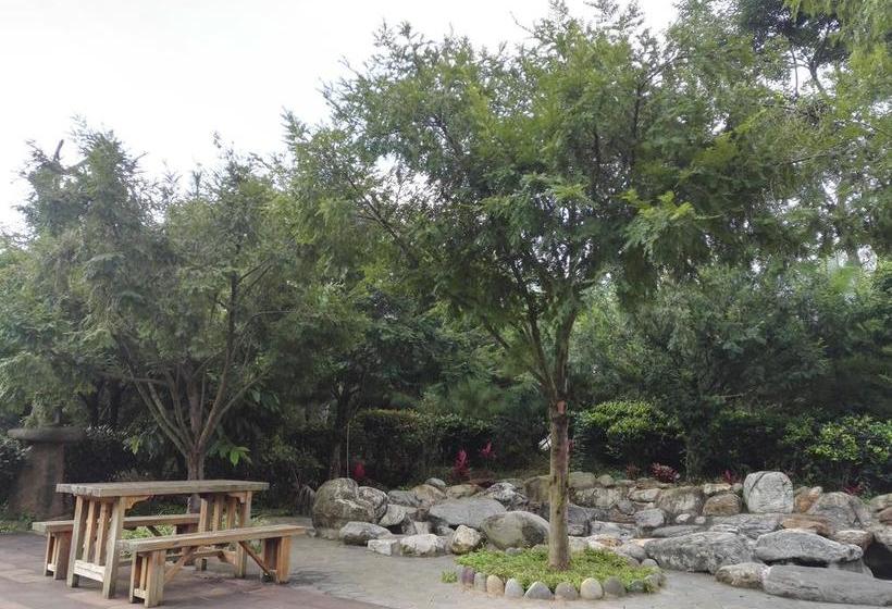 Hotel Chinese Yew Lake