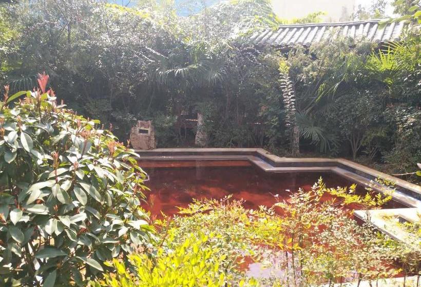 Hotel Chinese Yew Lake