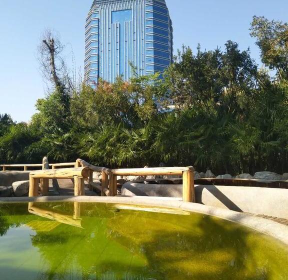 Hotel Chinese Yew Lake