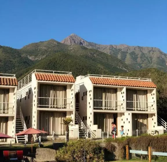 ホテル Howard Johnson By Wyndham Olmue