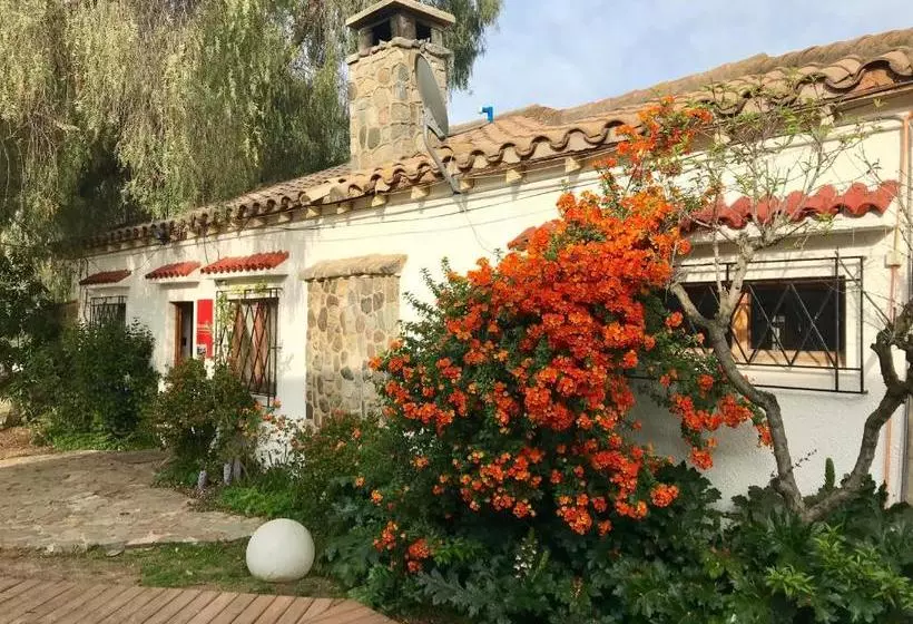 ホテル Howard Johnson By Wyndham Olmue