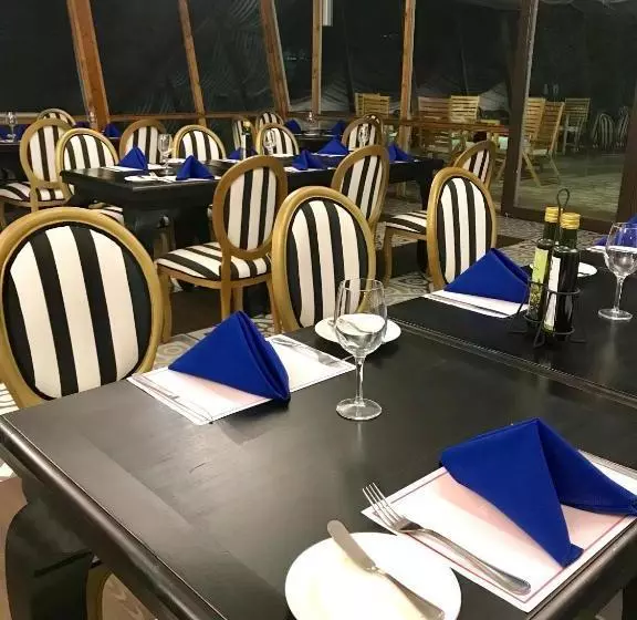 ホテル Howard Johnson By Wyndham Olmue