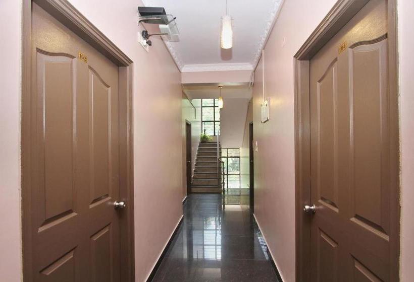 هتل Oyo 5635 Ash Berry