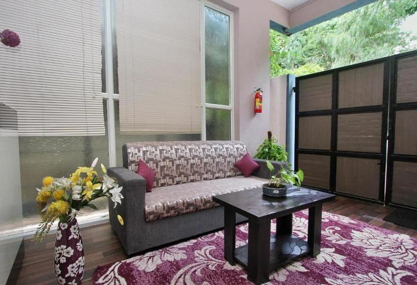 هتل Oyo 5635 Ash Berry