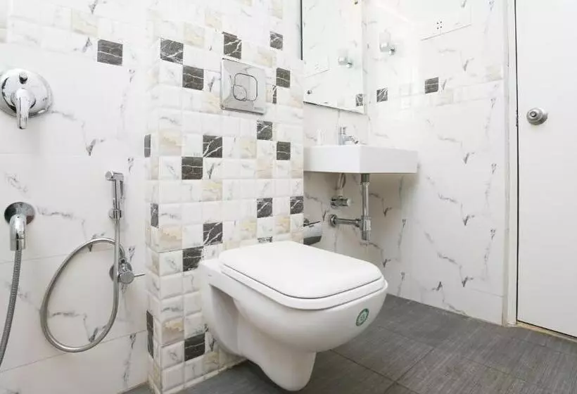 ホテル Treebo C Plaza